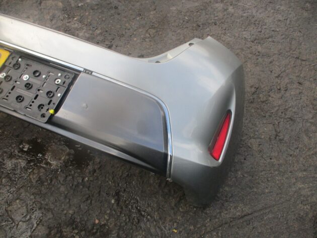 2014 GENUINE TOYOTA AURIS HYBRID HATCHBACK REAR COMPLETE BUMPER - Image 2