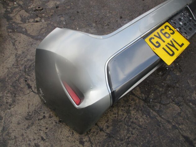 2014 GENUINE TOYOTA AURIS HYBRID HATCHBACK REAR COMPLETE BUMPER - Image 3