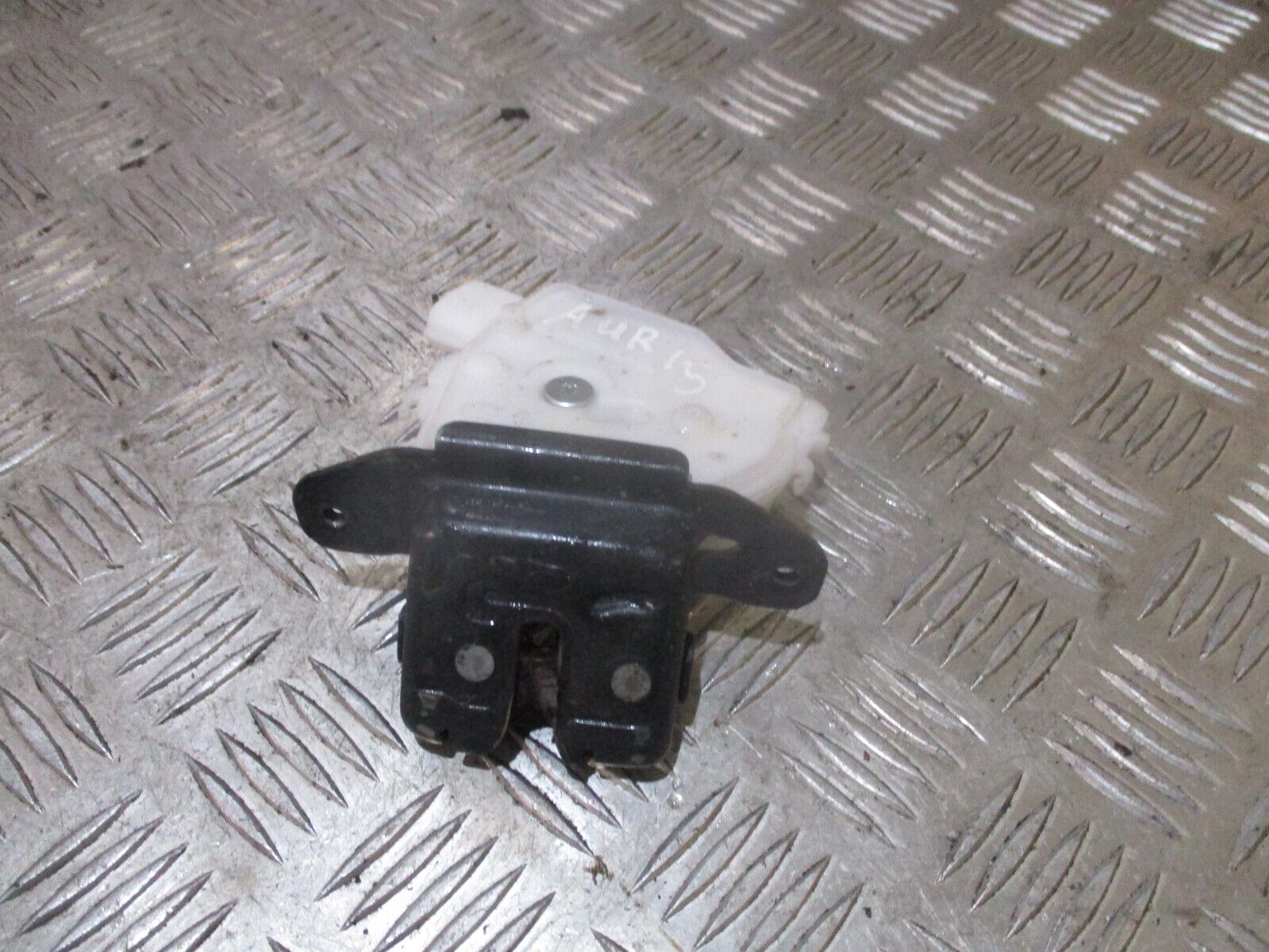 2016 GENUINE TOYOTA AURIS ESTATE REAR TAILGATE BOOT LOCK MECHANISM