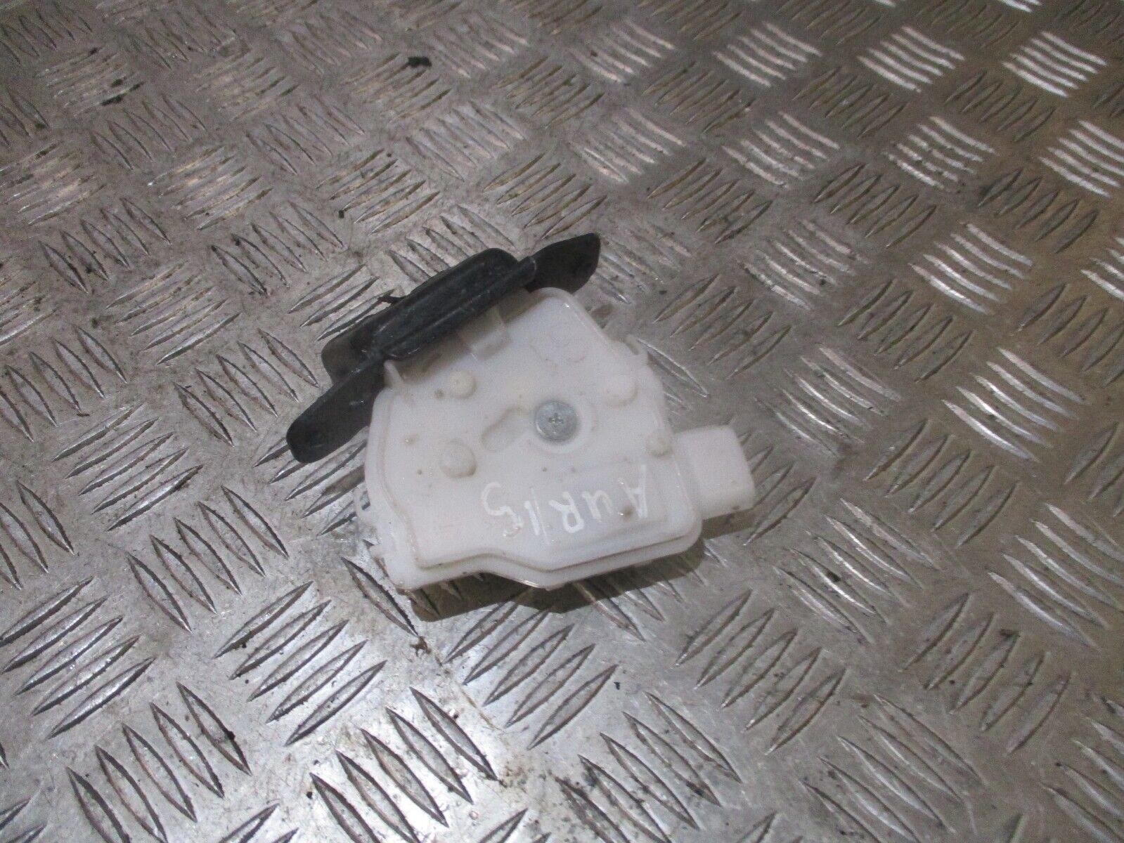 2016 GENUINE TOYOTA AURIS ESTATE REAR TAILGATE BOOT LOCK MECHANISM - Image 2