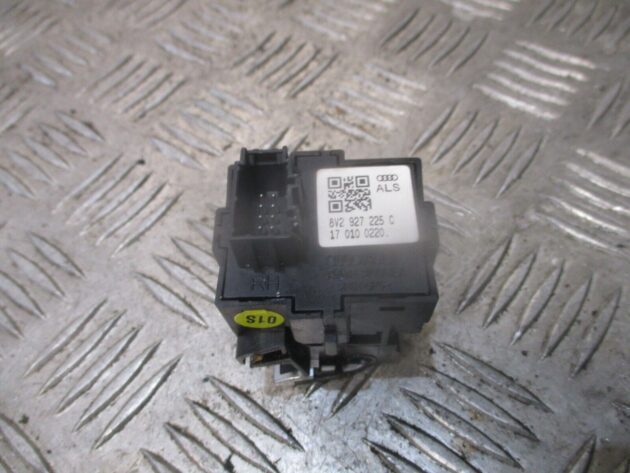 2017 GENUINE AUDI A3 8V ELECTRIC HANDBRAKE RELEASE BUTTON/SWITCH 8V2927225C - Image 3