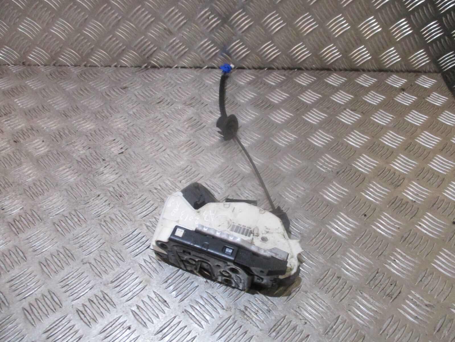 2014 GENUINE VW GOLF MK7 REAR RIGHT DRIVER SIDE DOOR LOCK MECHANISM 5K4839016R - Image 3