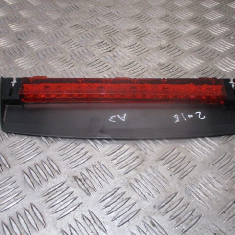 2016 GENUINE AUDI A3 8V SALOON HIGH LEVEL THIRD BRAKE LIGHT LAMP 4G5945097