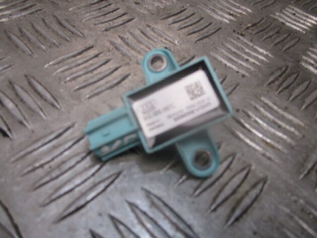 2018 GENUINE VW TOURAN SRS CRASH IMPACT SENSOR 8K0955557C - Image 3