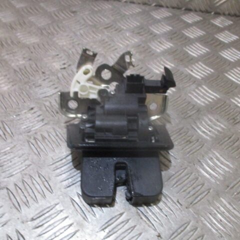 2013 GENUINE AUDI A3 8V REAR TAILGATE BOOT LOCK LATCH MECHANISM 8R0827505