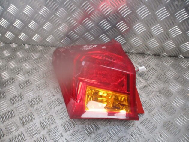 2014 GENUINE TOYOTA AURIS HATCHBACK REAR LEFT PASSENGER SIDE TAILLIGHT LAMP - Image 2