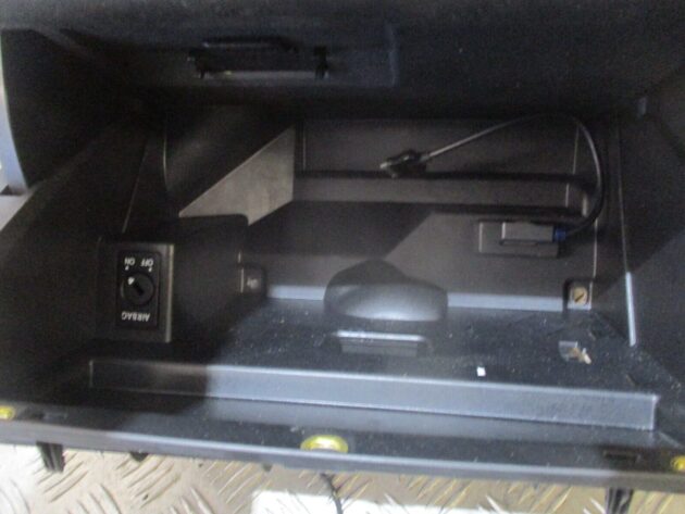 2015 GENUINE AUDI A1 GLOVE BOX STORAGE COMPARTMENT 8X2857035A 8X2857035 - Image 3