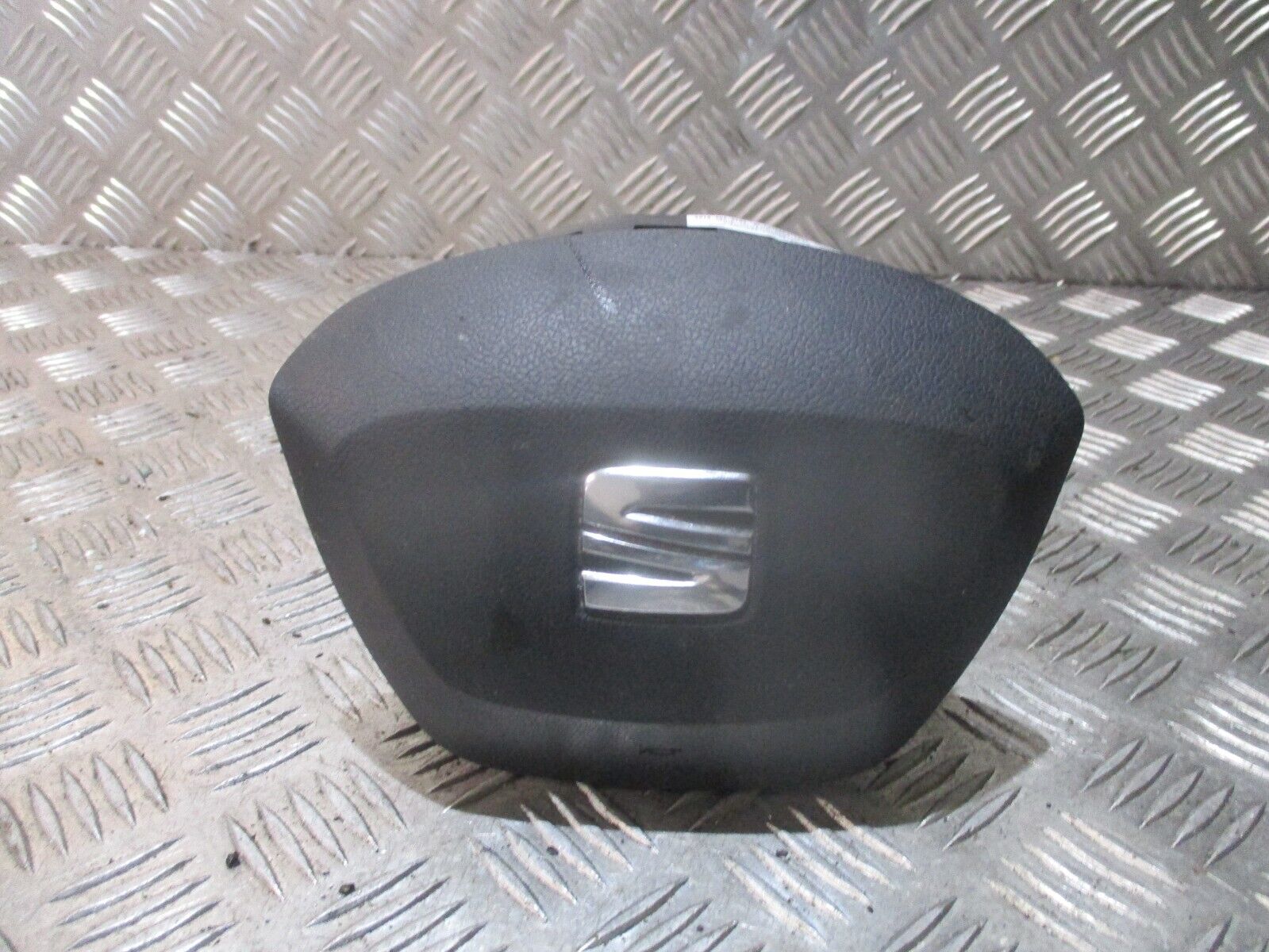 2015 GENUINE SEAT LEON DRIVERS STEERING WHEEL AIRBG 5F0880201H