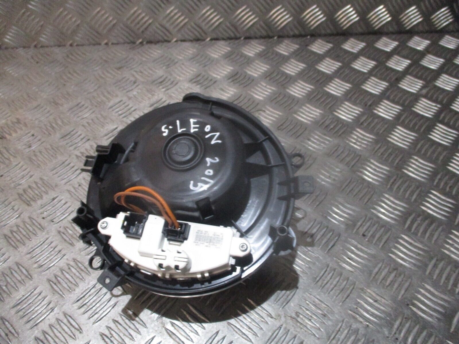 2015 GENUINE SEAT LEON HEATER BLOWER FAN MOTOR 5Q02819021B - Image 2