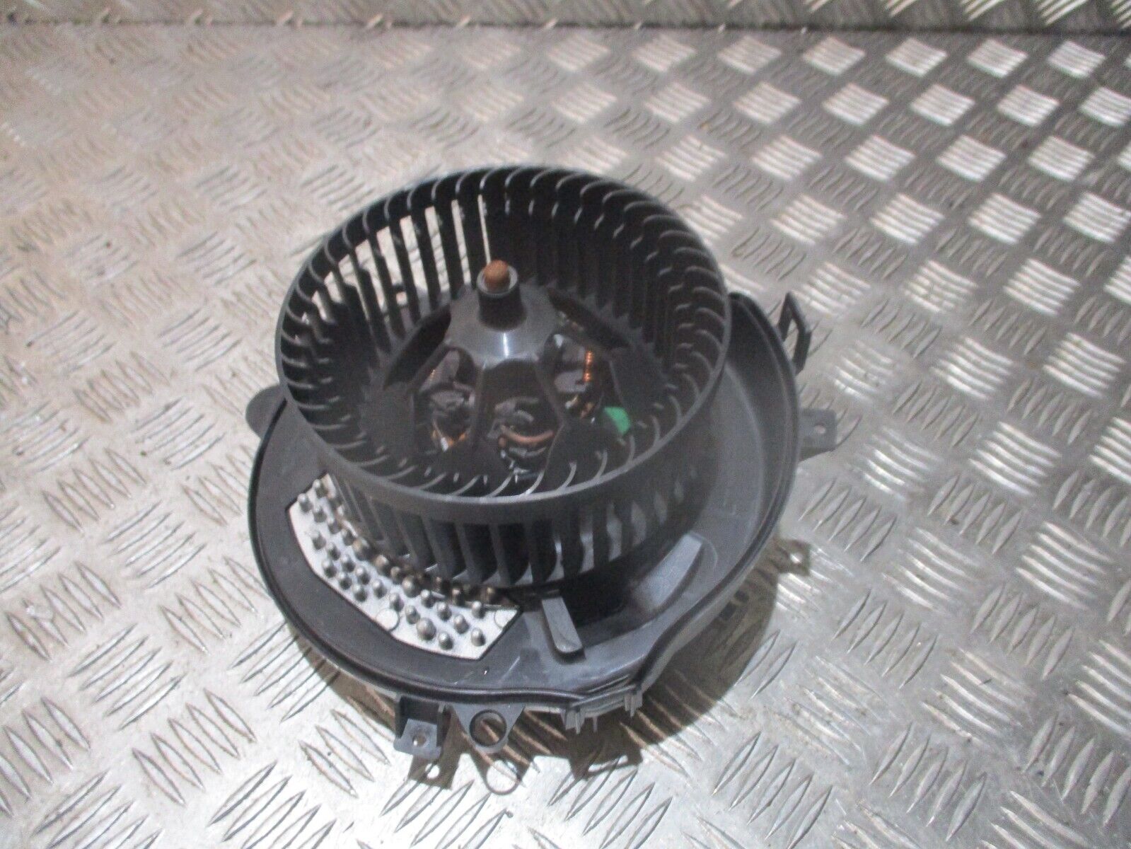 2015 GENUINE SEAT LEON HEATER BLOWER FAN MOTOR 5Q02819021B - Image 3