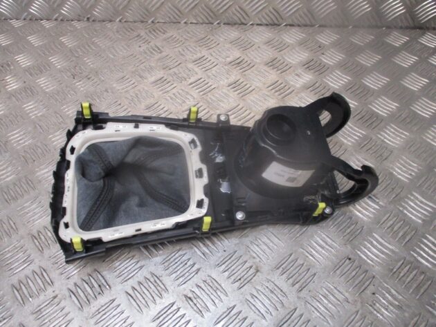 2015 GENUINE TOYOTA AVENSIS CENTRE CONSOLE & CUP HOLDER 55625-05050 - Image 3