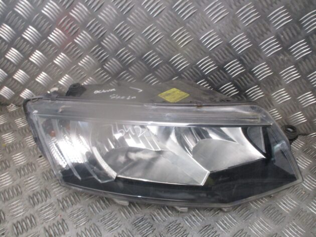 2016 GENUINE SKODA OCTAVIA FRONT RIGHT DRIVER SIDE HEADLIGHT LAMP 5E2941016
