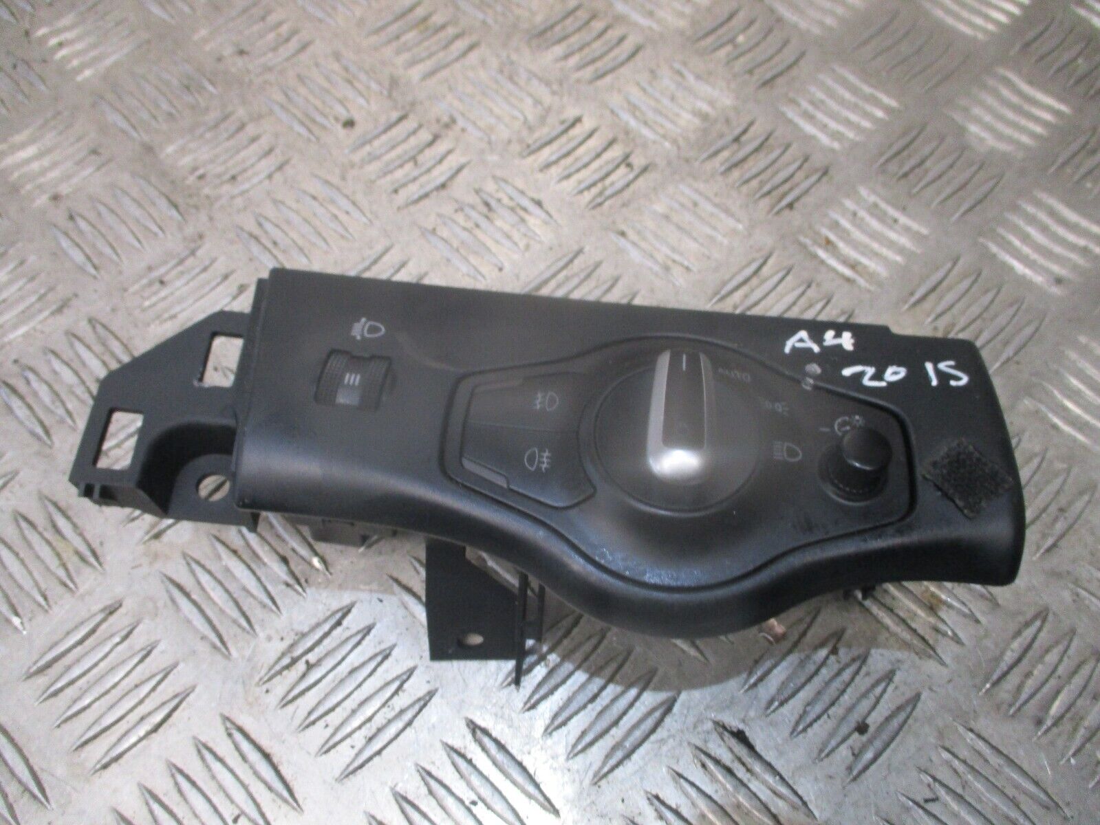 2015 GENUINE AUDI A4 HEADLIGHT FOG LIGHT ADJUSMENT SWITCH 8K0941531AS - Image 4