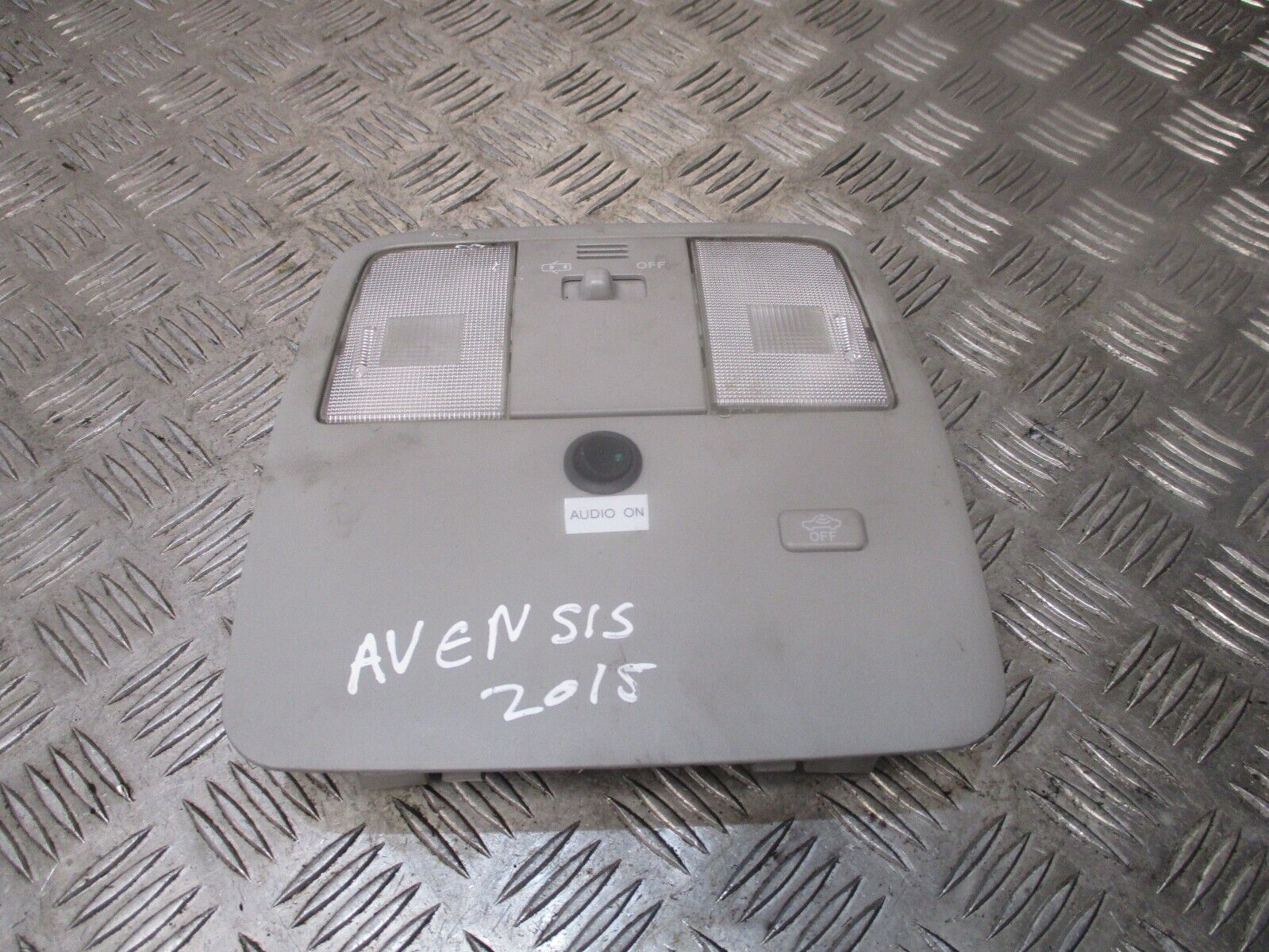 2015 GENUINE TOYOTA AVENSIS INETRIOR READING LIGHT LAMP - Image 3