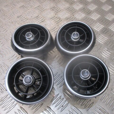 2015 GENUINE AUDI A1 8X FRONT DASHBAORD AIRVENT 8X2820902 8X2820951