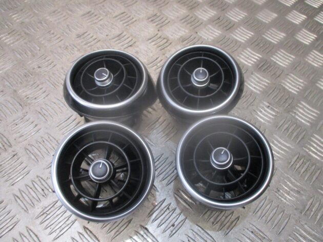 2015 GENUINE AUDI A1 8X FRONT DASHBAORD AIRVENT 8X2820902 8X2820951