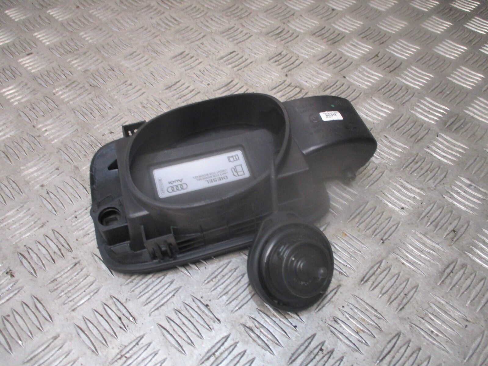2015 GENUINE AUDI A4 ESTATE REAR FUEL FILLER FLAP CAP COVER 8K0809999A - Image 3