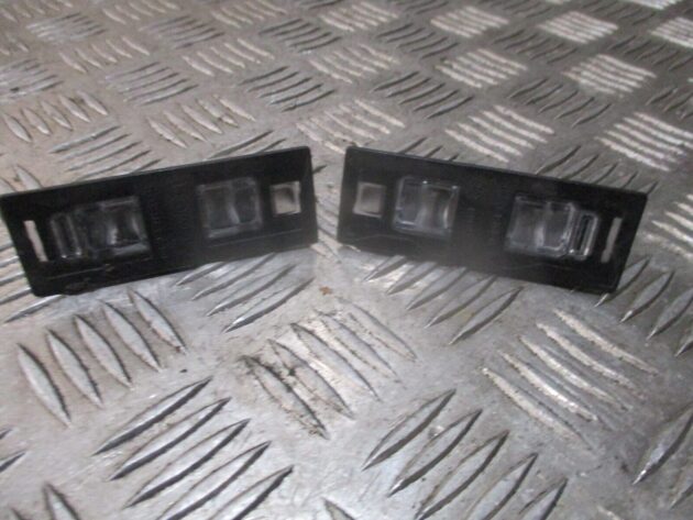2017 GENUINE AUDI Q2 REAR NUMBER PLATE LIGHT LAMP 8W6943021