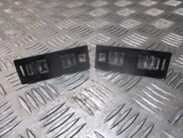 2017 GENUINE AUDI Q2 REAR NUMBER PLATE LIGHT LAMP 8W6943021 - Image 2