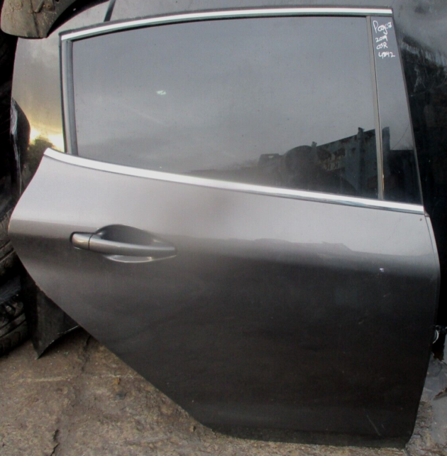 2019 GENUINE PEUGEOT 208 GT LINE REAR RIGHT DRIVER SIDE BARE SHELL DOOR