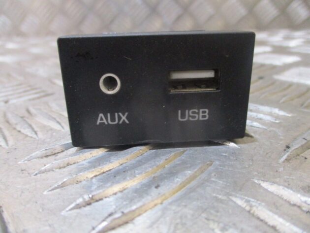 2013 GENUINE HYUNDAI IX35 AUX IN JACK-ASSY USB PORT 96120-G2050