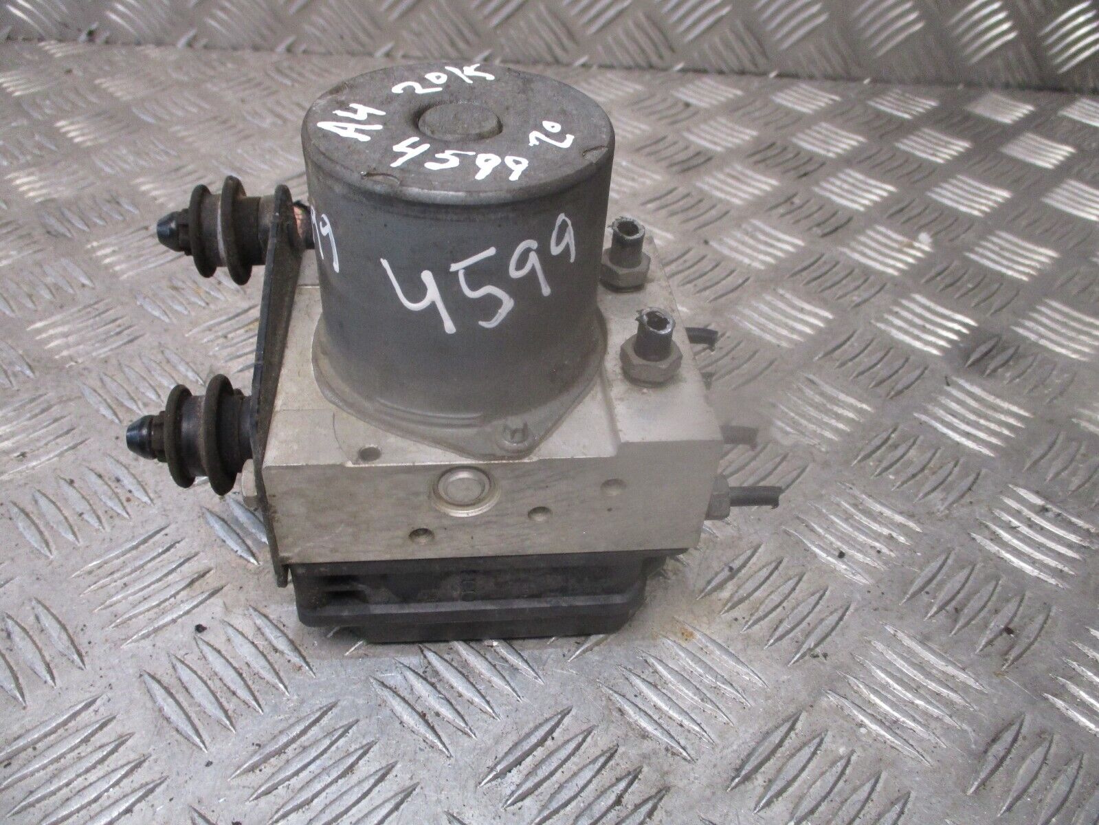 2015 GENUINE AUDI A4 ESTATE ABS PUMP AND CONTROL UNIT 8K0614517GT 8K0907379CN