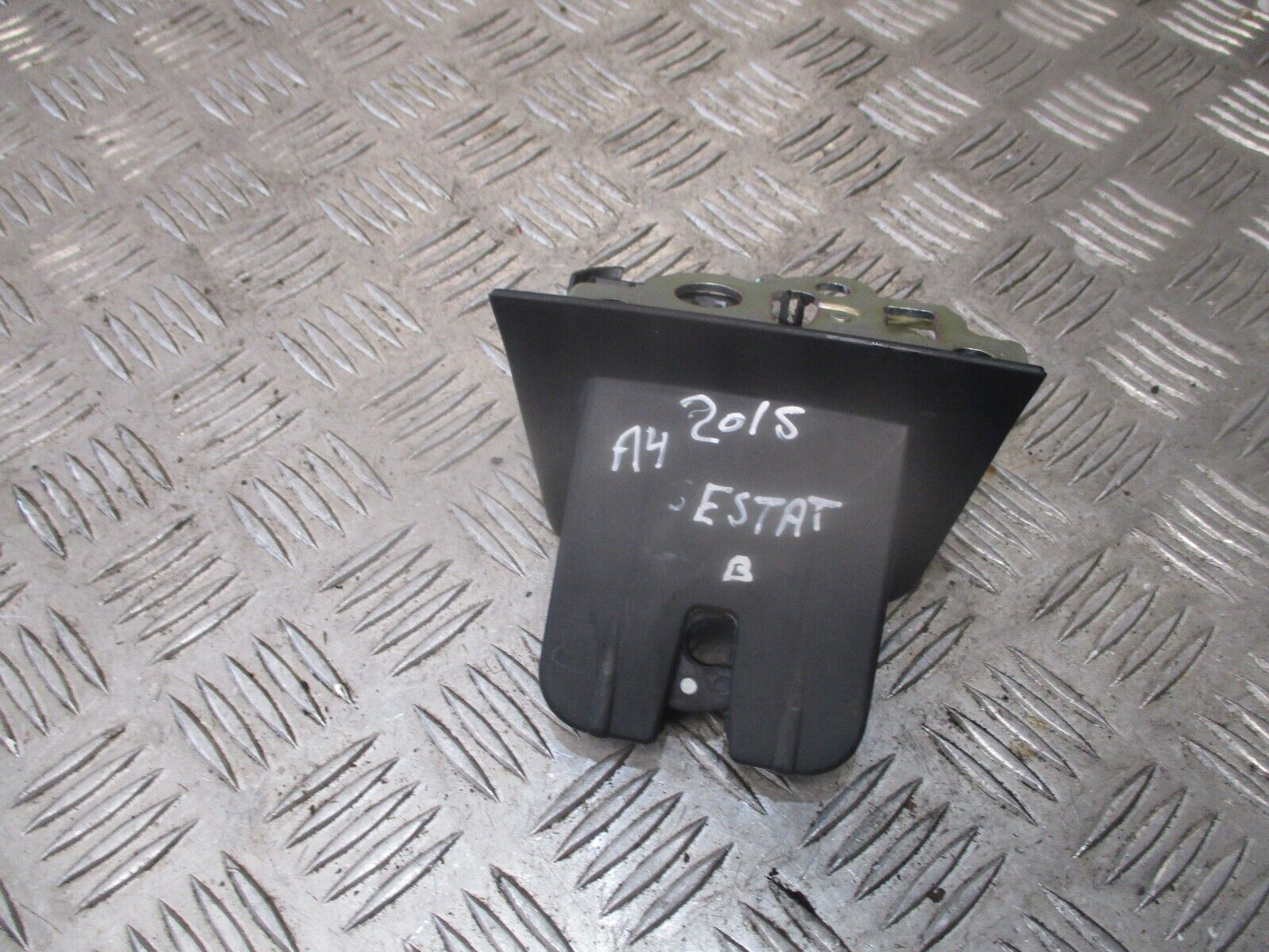 2015 GENUINE AUDI A4 ESTATE REAR TAILGATE BOOT LOCK MECHANISM 8R0827505 - Image 2