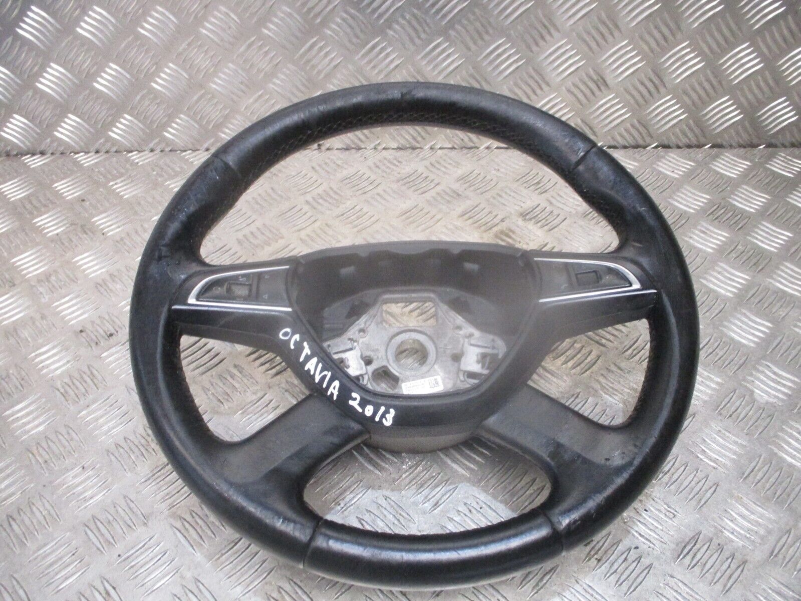 2013 GENUINE SKODA OCTAVIA MULTIFUNCTION STEERING WHEEL 5E0419091R