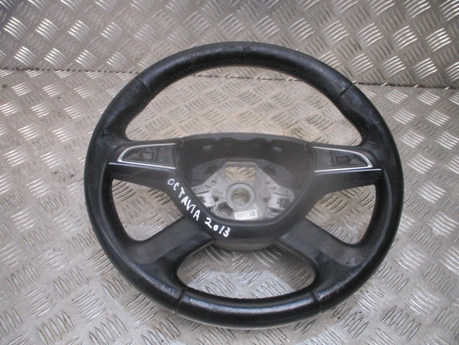 2013 GENUINE SKODA OCTAVIA MULTIFUNCTION STEERING WHEEL 5E0419091R - Image 2