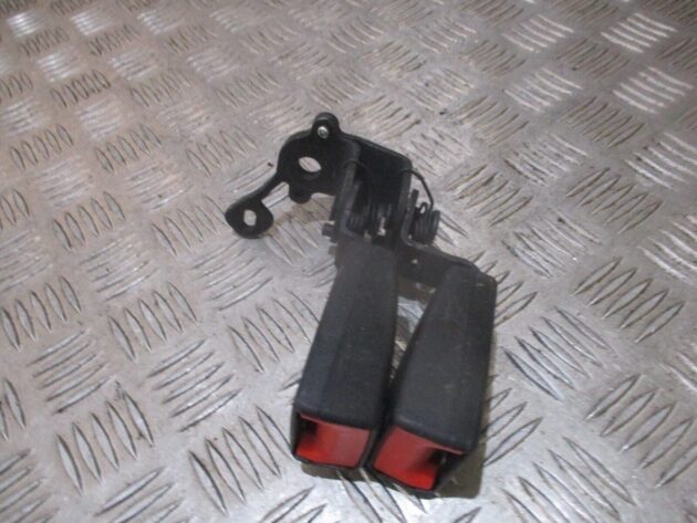 2015 GENUINE AUDI A3 8V REAR CENTRE TWIN SEAT BELT BUCKLE 8V0857739A - Image 2