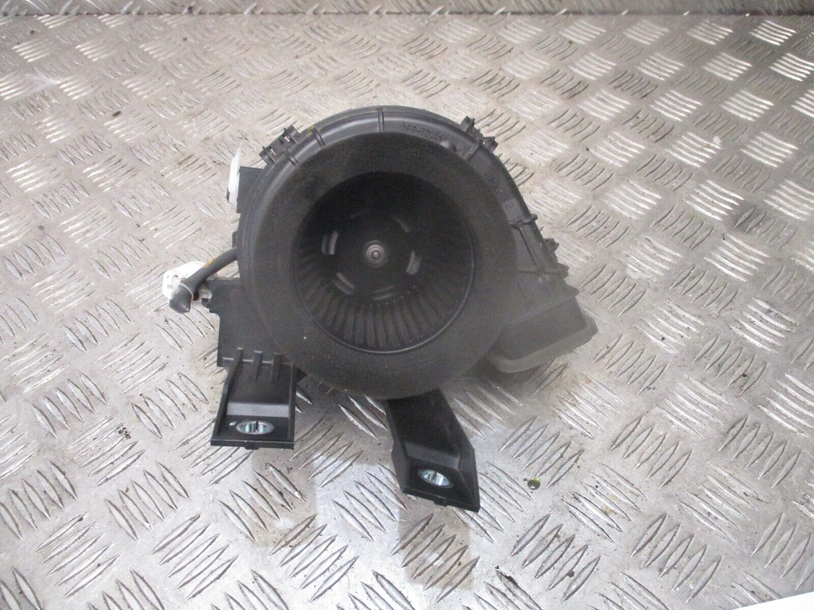 2017 GENUINE TOYOTA PRIUS BATTERY COOLING BLOWER FAN MOTOR G9230-47080 - Image 3