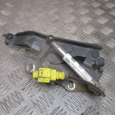2018 AUDI A3 8V FRONT LEFT PASSENGER SIDE BONNET HINGE 8V0823301F 8V0823823F OEM