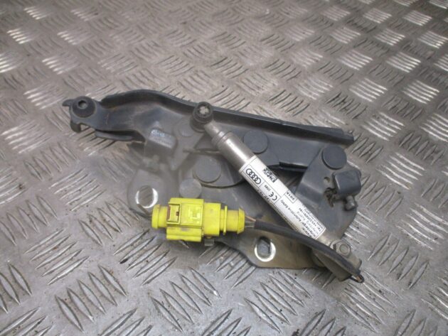 2018 AUDI A3 8V FRONT LEFT PASSENGER SIDE BONNET HINGE 8V0823301F 8V0823823F OEM