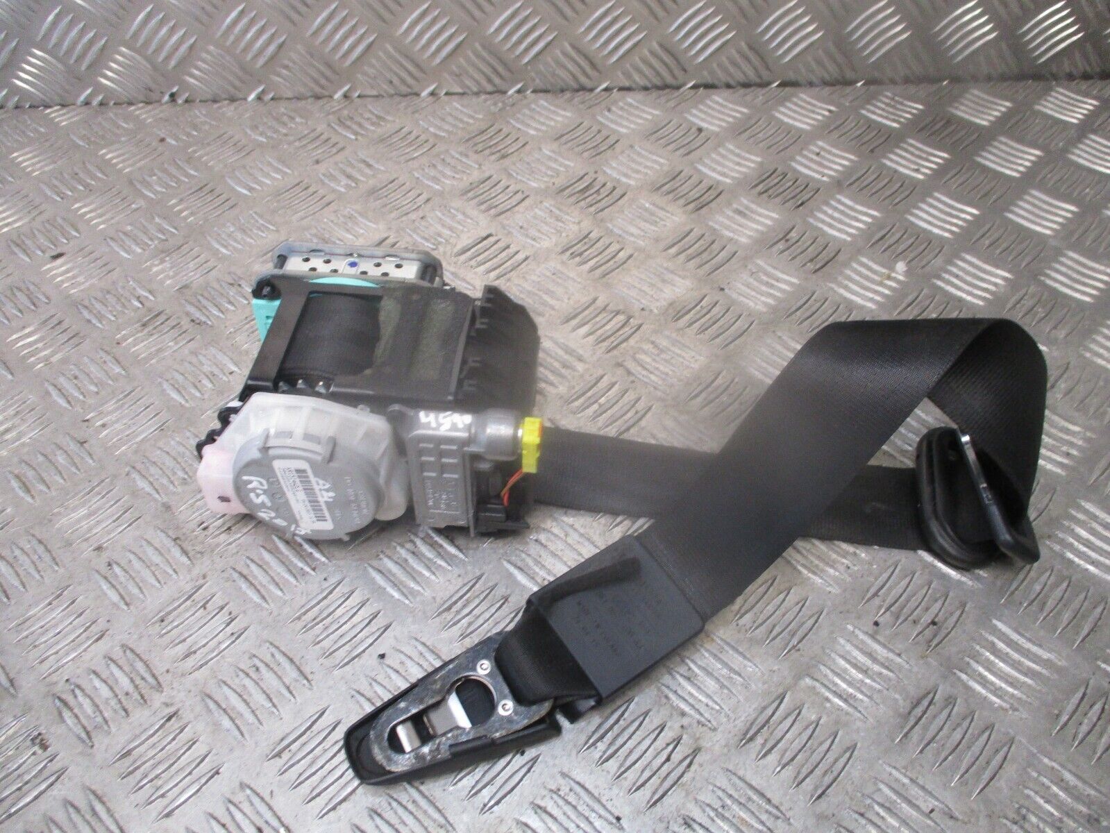 2015 GENUINE AUDI A4 ESTATE FRONT RIGHT DRIVER SIDE SEAT BELT 8K1857706AJ