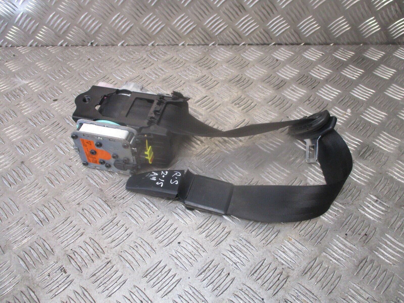 2015 GENUINE AUDI A4 ESTATE FRONT RIGHT DRIVER SIDE SEAT BELT 8K1857706AJ - Image 2