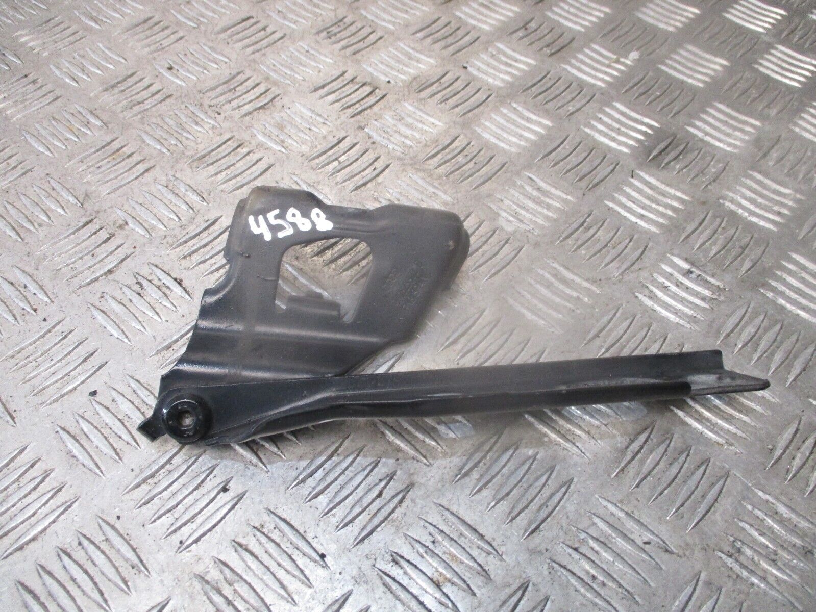 2015 GENUINE AUDI A4 FRONT RIGHT DRIVER SIDE BONNET HINGE 8K0823302D