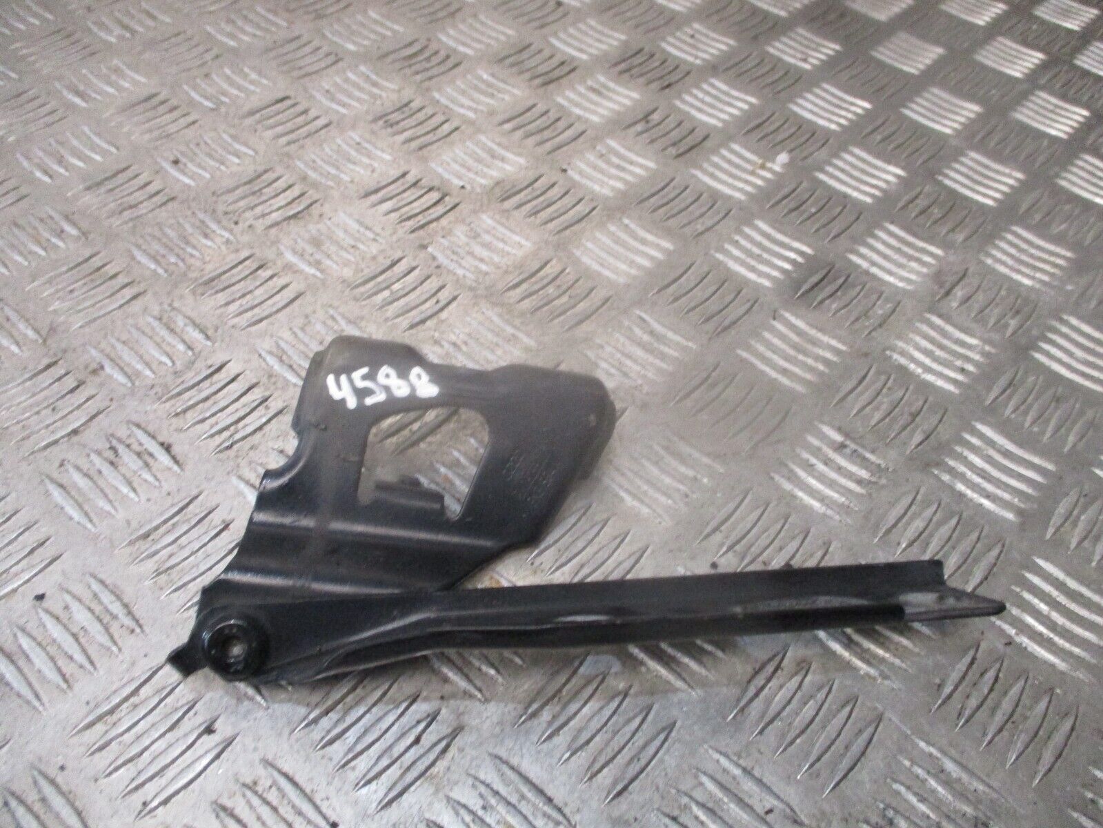 2015 GENUINE AUDI A4 FRONT RIGHT DRIVER SIDE BONNET HINGE 8K0823302D - Image 3