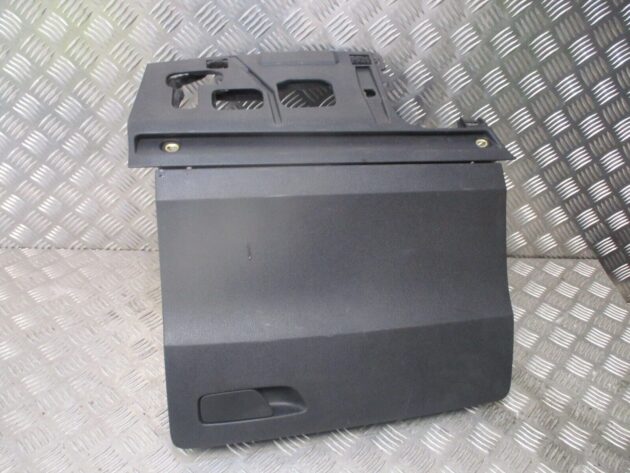 2019 GENUINE AUDI Q2 GLOVE BOX STORAGE COMPARTMENT 81C857035A - Image 3