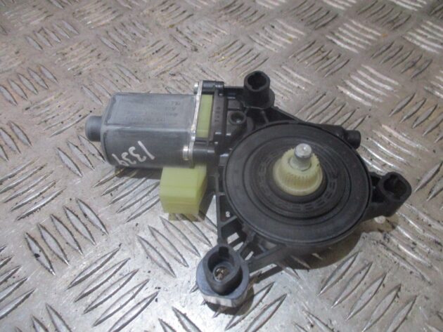 2014 GENUINE AUDI A3 8V FRONT RIGHT DRIVER SIDE WINDOW MOTOR 5Q0959802B - Image 2