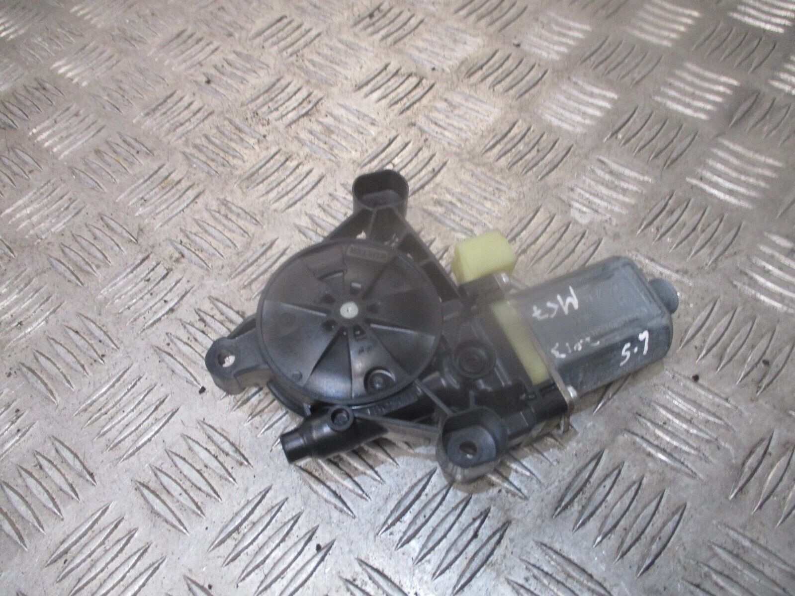 2015 GENUINE VW GOLF MK7 FRONT LEFT PASSENGER SIDE WINDOW MOTOR 5Q0959801B - Image 2