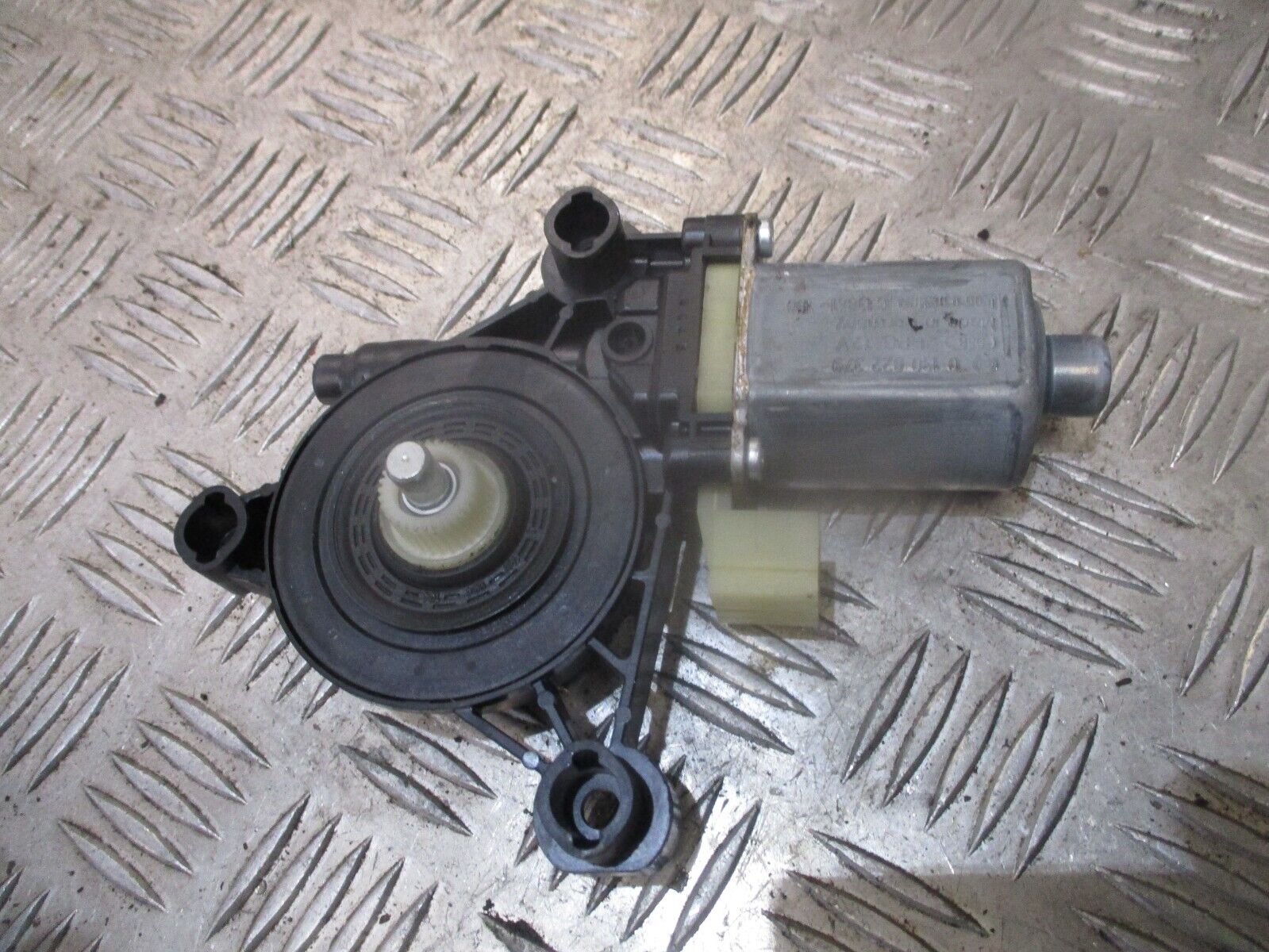 2015 GENUINE VW GOLF MK7 FRONT LEFT PASSENGER SIDE WINDOW MOTOR 5Q0959801B - Image 3