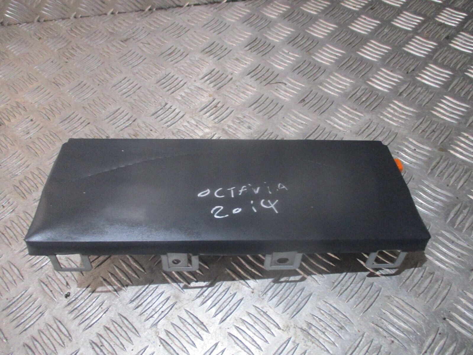 2014 GENUINE SKODA OCTAVIA DRIVER SIDE KNEE AIRBG 5G2880842D