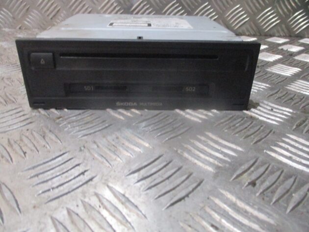 2014 GENUINE SKODA OCTAVIA  SAT NAV CD SD CARD MULTIMEDIA HEAD UNIT 5E0035874A