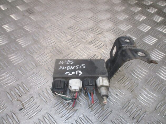 2013 GENUINE TOYOTA AVENSIS GLOW PLUG RELAY ECU 28551-30010 - Image 2