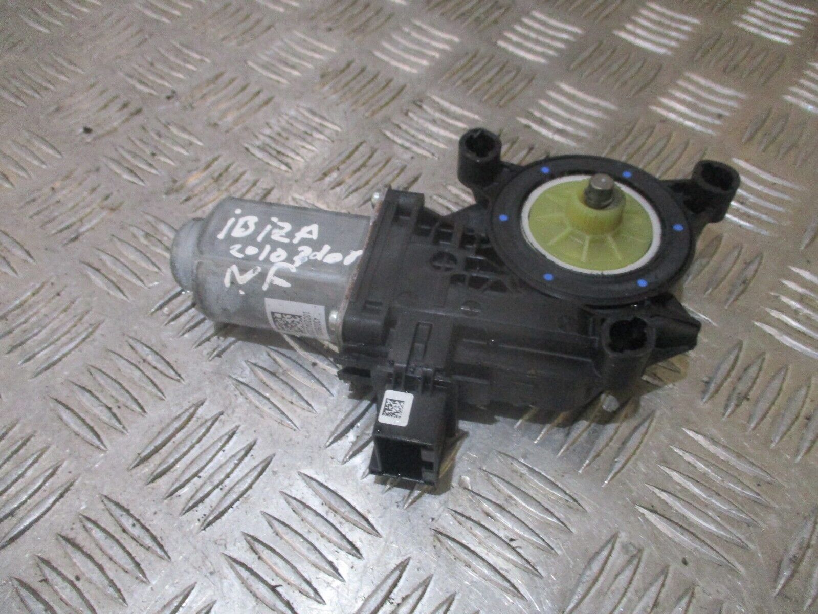 2015 GENUINE SEAT IBIZA FRONT LEFT PASSENGER SIDE WINDOW MOTOR 6R0959801Q - Image 2