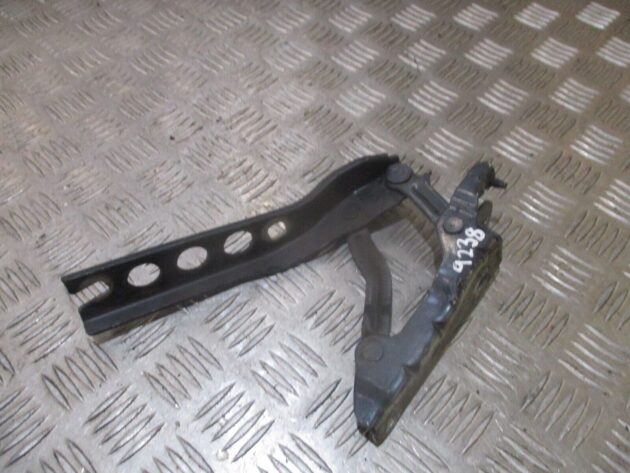 2012 GENUINE SKODA OCTAVIA FRONT RIGHT DRIVER SIDE BONNET HINGE1Z0823302C - Image 2
