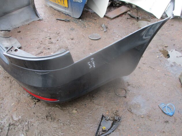 2012 GENUINE SKODA OCTAVIA HATCHBACK REAR BUMPER - Image 3