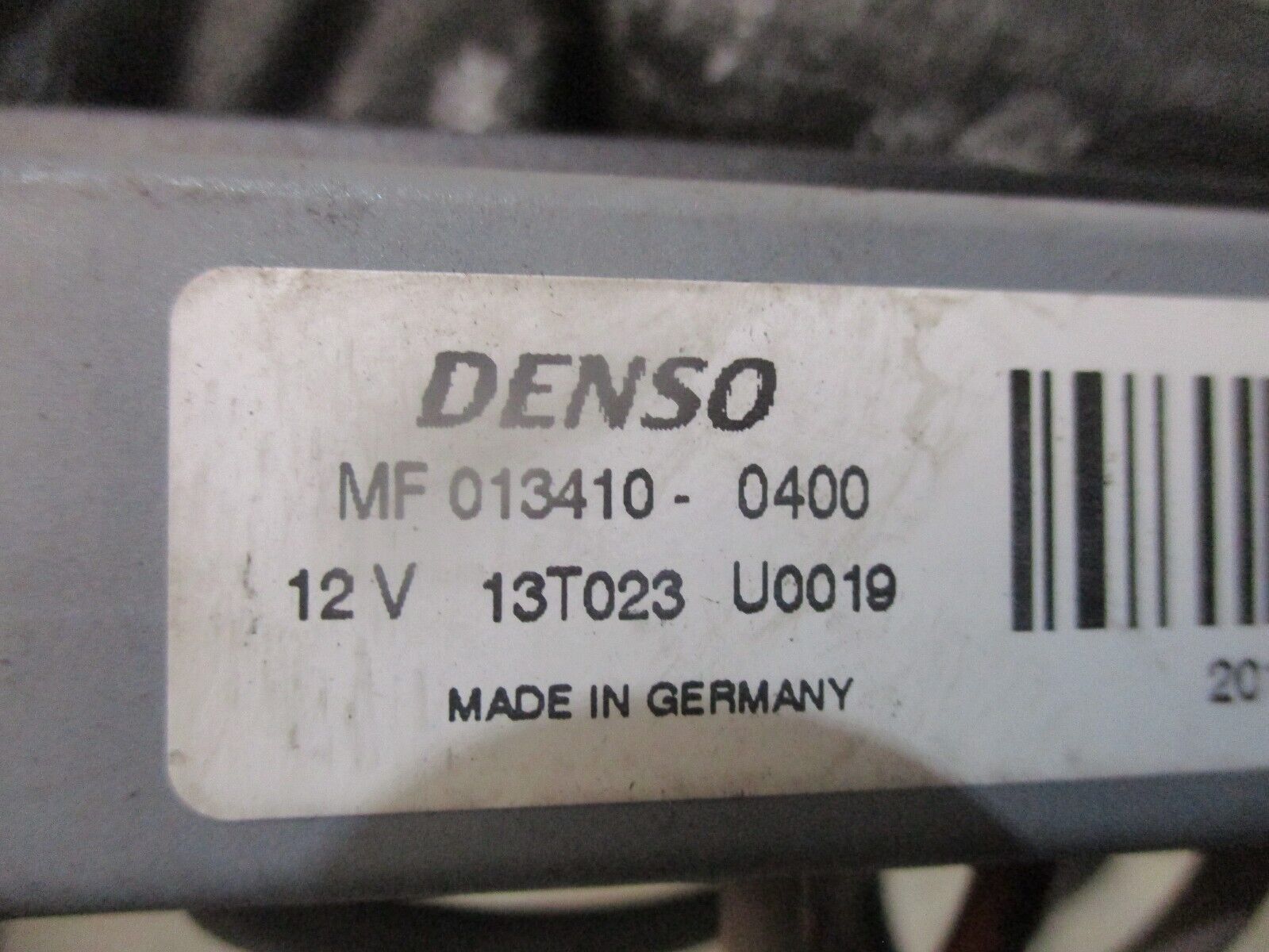 2013 GENUINE TOYOTA AVENSIS USB AUX SOCKET PORT 58915-05020 - Image 2