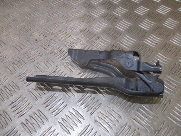 2012 GENUINE SKODA OCTAVIA FRONT LEFT PASSENGER SIDE BONNET HINGE1Z0823301C - Image 2