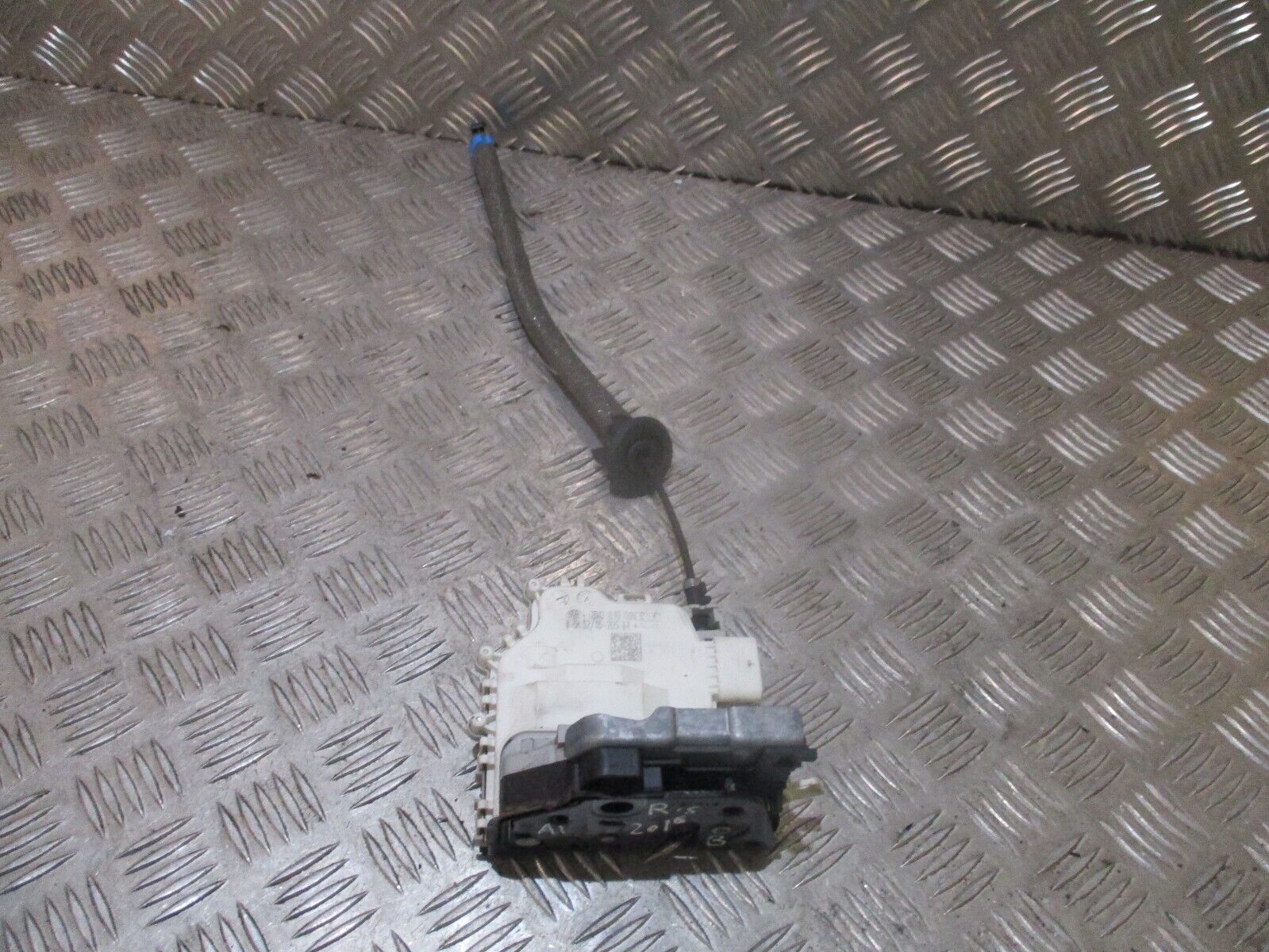 2016 GENUINE AUDI 1 8X REAR RIGHT DRIVER SIDE DOOR LOCK MECHANSIM 8X0839016